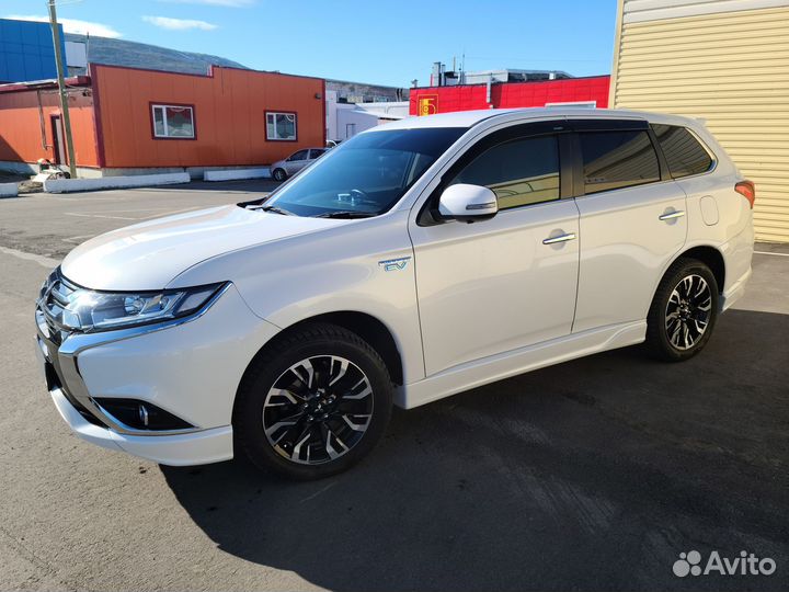 Mitsubishi Outlander 2.0 AT, 2015, 90 000 км