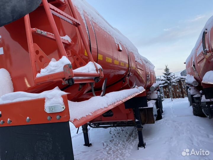 Полуприцеп бензовоз УралСпецТранс 94651 L, 2016