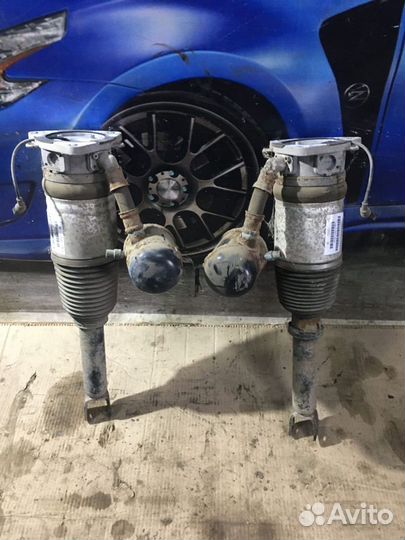 Задние пневматические стойки в сборе Audi A8 D3