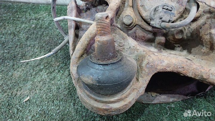 Кулак задний правый Avensis T250