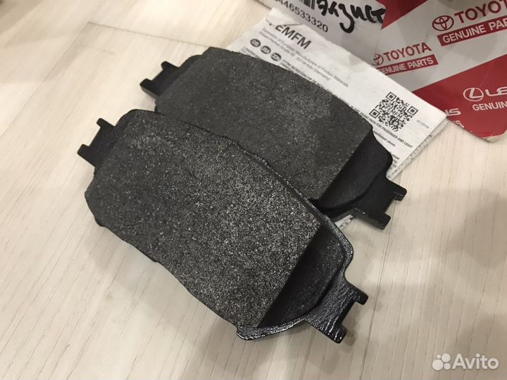 Тормозные колодки передние Toyota Camry 30/Mark X