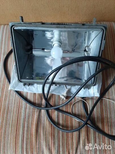 Прожектор гаражный