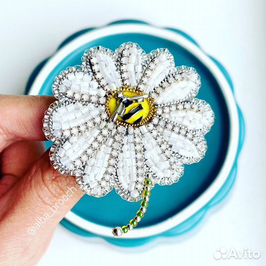 Броши ручной работы из бисера в асортименте