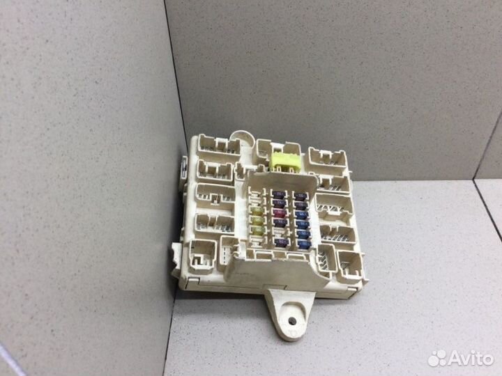 Блок предохранителей правый Lexus Is 200 1999-2005