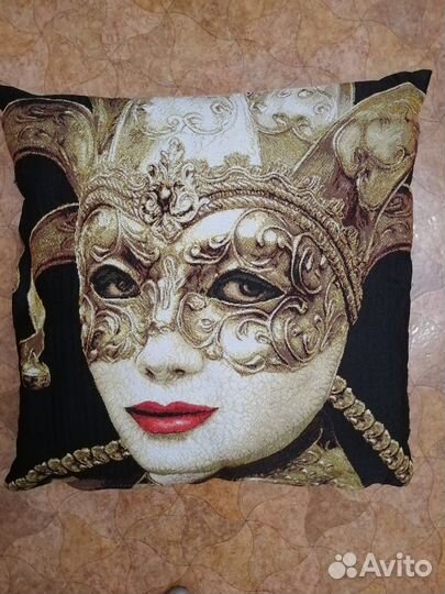 Гобеленовая подушка