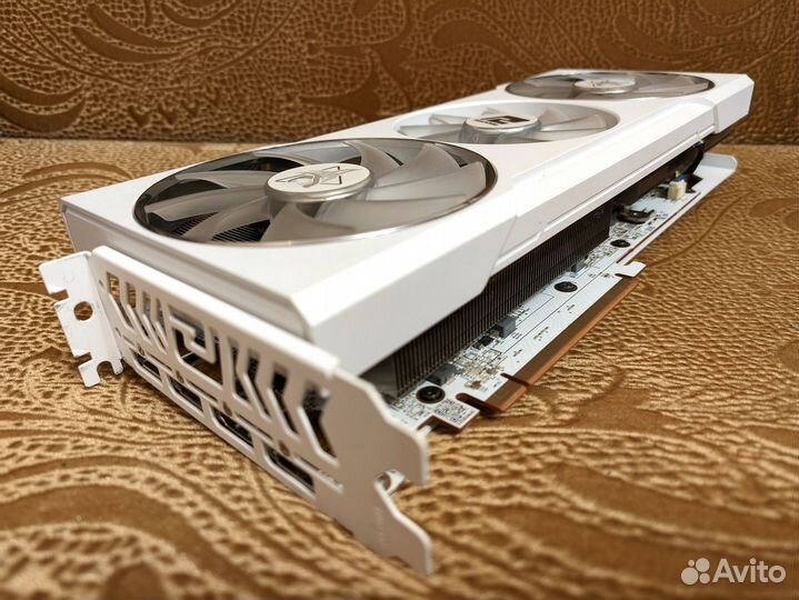 Radeon RX 6700 XT Hellhound Spectral White 12GB