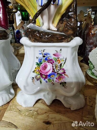 Статуэтка фарфоровая парная. Старая Европа