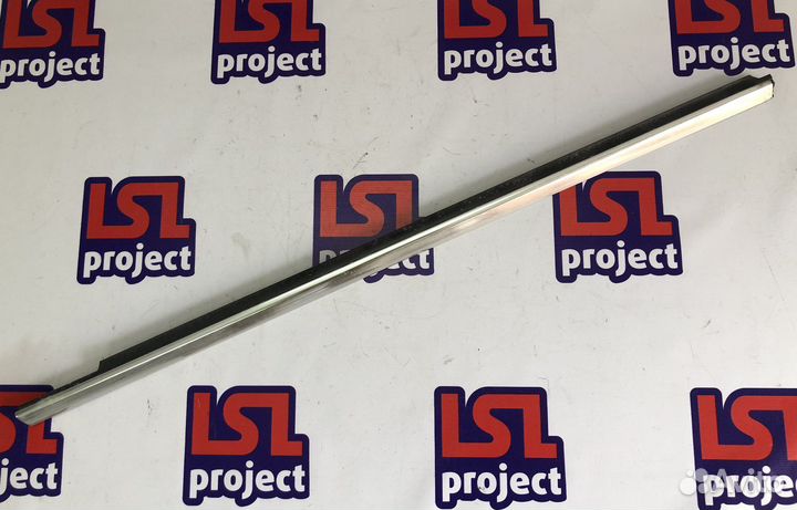 Молдинг стекла передний правый Mercedes W212