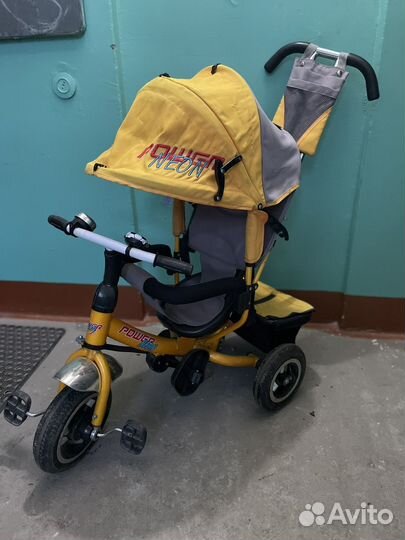 Трехколесный детский велосипед с ручкой