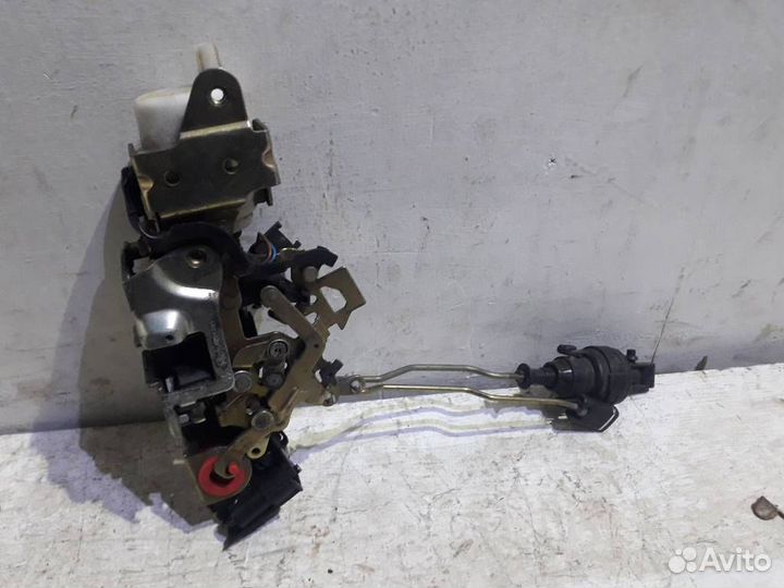 Замок двери передней правой