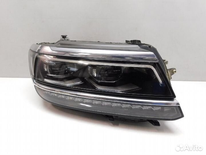 Фара правая Volkswagen Tiguan