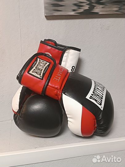 Боксерские перчатки