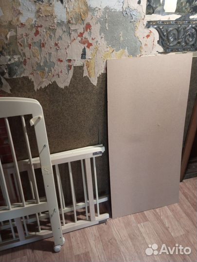 Детская кроватка с маятником и ящиком