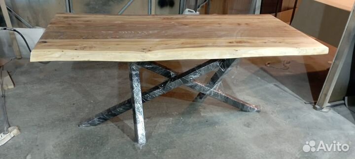Стол обеденный 