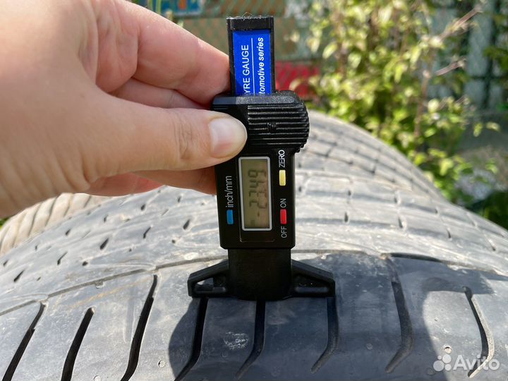 Pirelli P Zero 295/35 R21