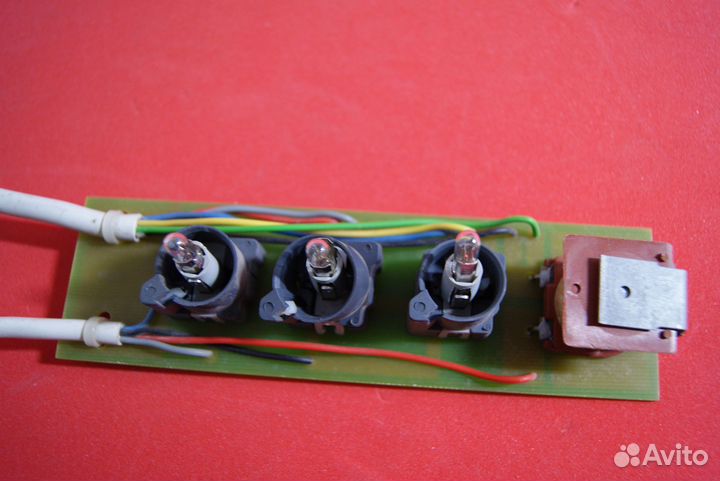 Для лифта SKG кнопка 2 этажа повреждена немного