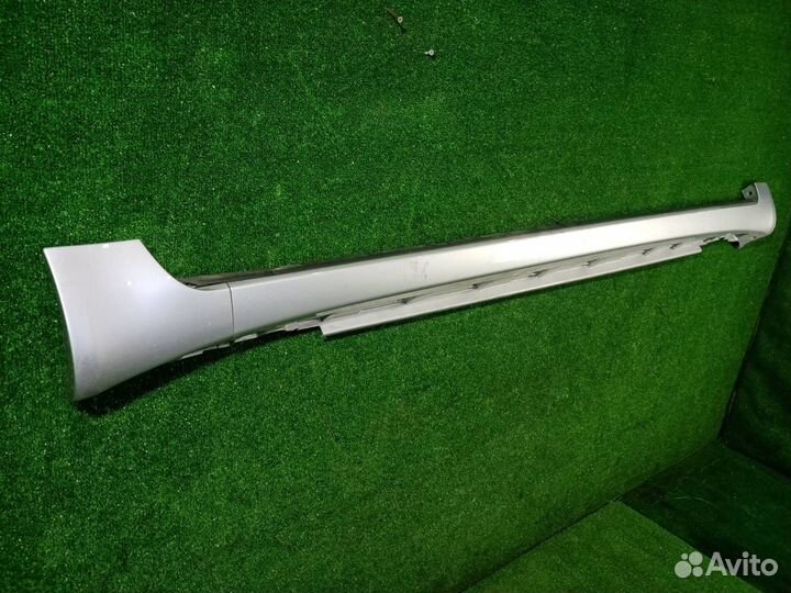 Накладка на порог наружная правая Audi A4 8E B7