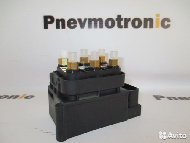 Блок клапанов пневмоподвески Mercedes W164 ML