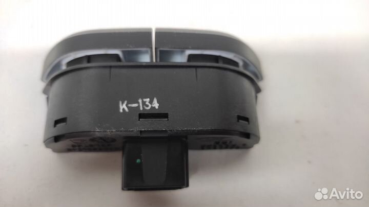 Блок управления подогревом сидений 3-х. Лада Веста