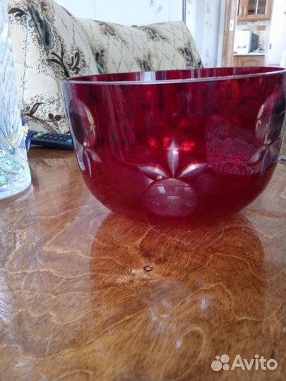 Ваза из красного стекла СССР