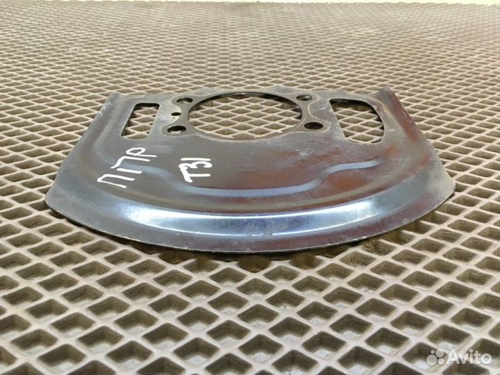 Пыльник тормозного диска передний правый Nissan