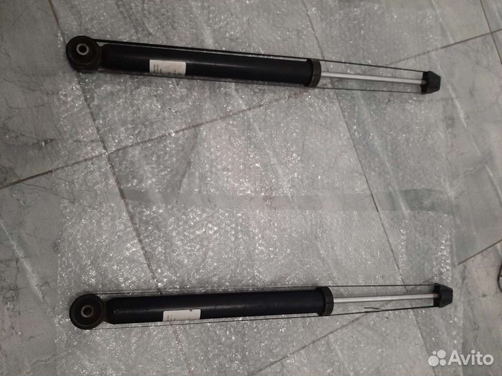 Амортизатор подвески на Volkswagen polo