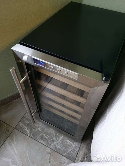 Винный шкаф Kitfort кт-2409