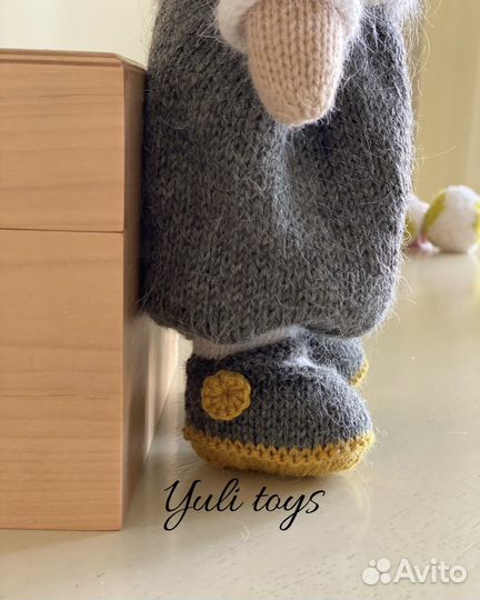 Вязаная игрушка мишка