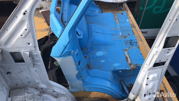 Четверть Мерседес Спринтер Пороги