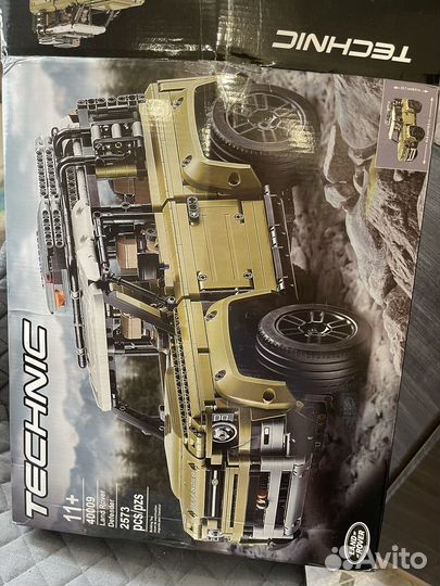 Lego technic land rover defender 42110