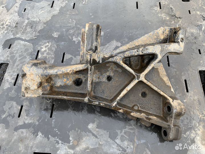 Кронштейн усилителя переднего бампера Scaniа