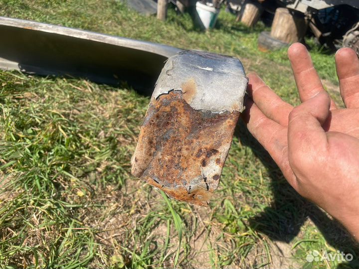 Крыло переднее левое на Dodge Caravan 1999