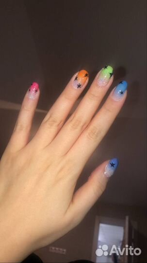 Модель на маникюр с дизайном