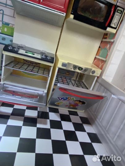 Большой кукольный домик с мебелью и подсветкой