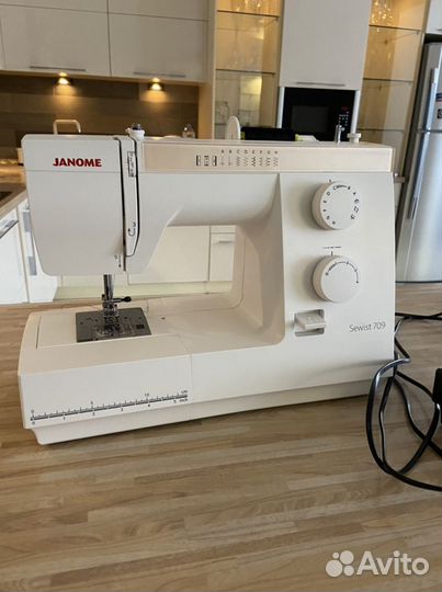 Швейная машина Janome