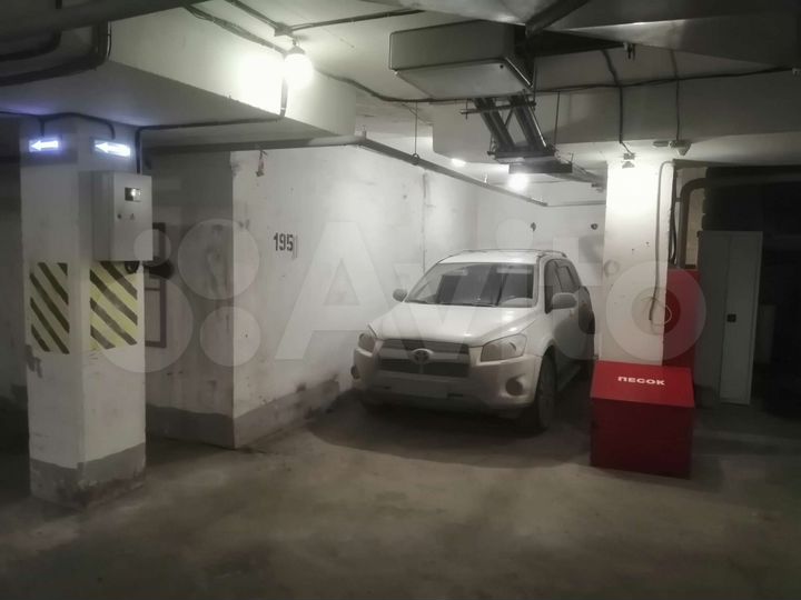 Машиноместо, 14 м²