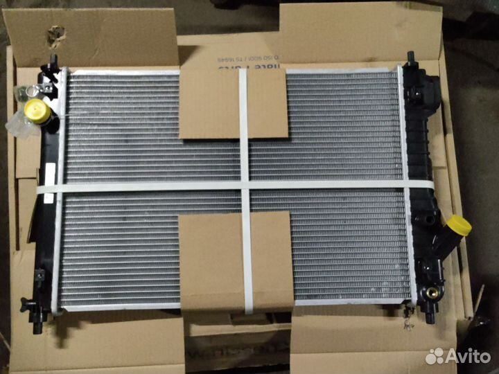 Радиатор охлаждения Chevrolet aveo AT