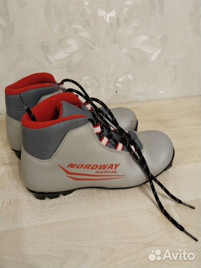 Лыжные ботинки