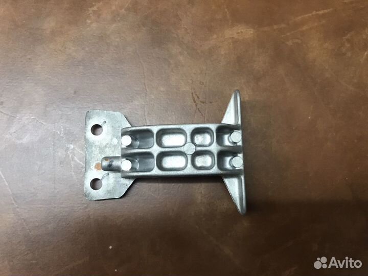 Кронштейн двигателя VW Polo