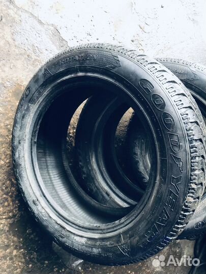 Goodyear UltraGrip 500 235/60 R18 107T