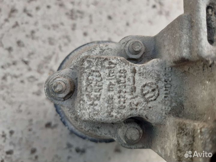 Стартер Volkswagen 2000 г