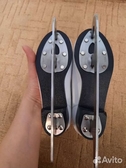 Коньки фигурные 33 и 37,5 размеры белые