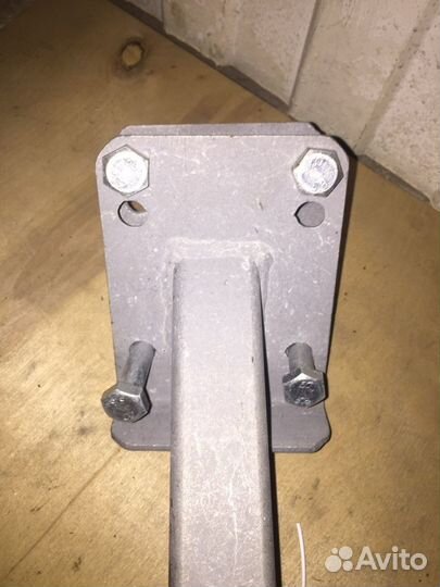 Кронштейн запасного колеса прицепа