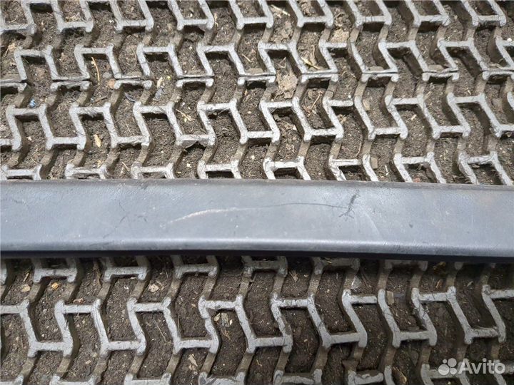 Молдинг стекла Jeep Compass, 2011