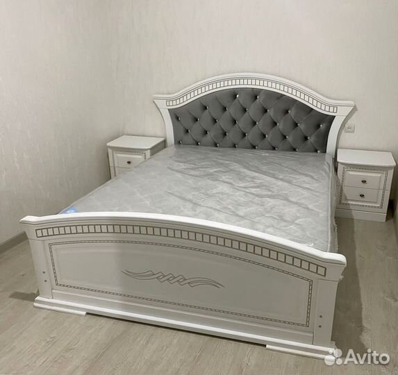 Кровать в спальню. Спальня