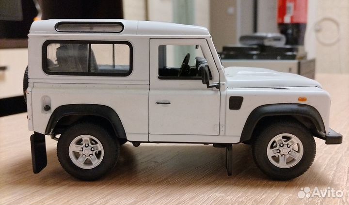 Модель автомобиля Land Rover 1:24