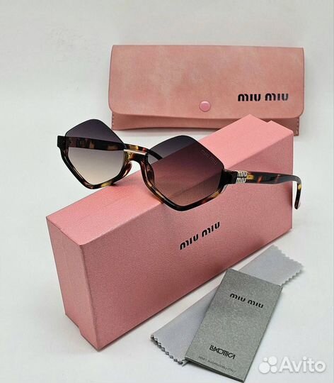 Солнцезащитные очки женские Miu Miu