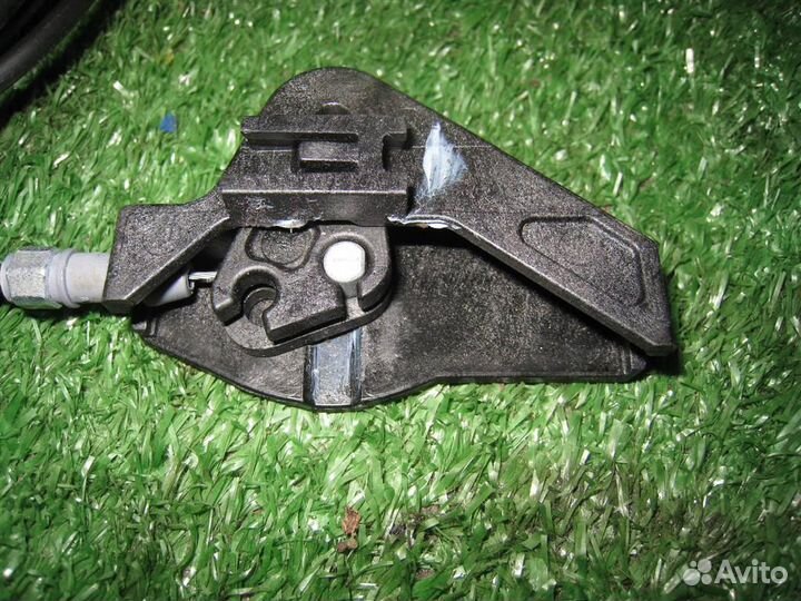 Трос лючка бензобака Toyota Auris E18 2015