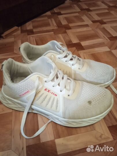 Кроссовки женские 39