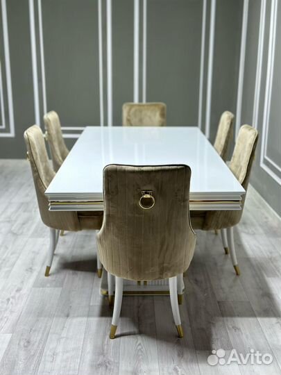 Стол и стулья